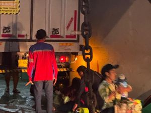 Pedagang Asongan Tewas Terjepit Truk di Atas KMP Tunu Pratama Jaya