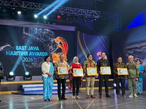 Peduli Masyarakat Pesisir, PT BSI Sabet East Java Maritime Awards 2026