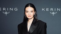 7 Gaya 'Lady Boss' Raline Shah di Cannes Festival, Elegan dengan Power Suit