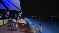 Hotel Baru Ini Punya Beach Club Tertinggi di Indonesia