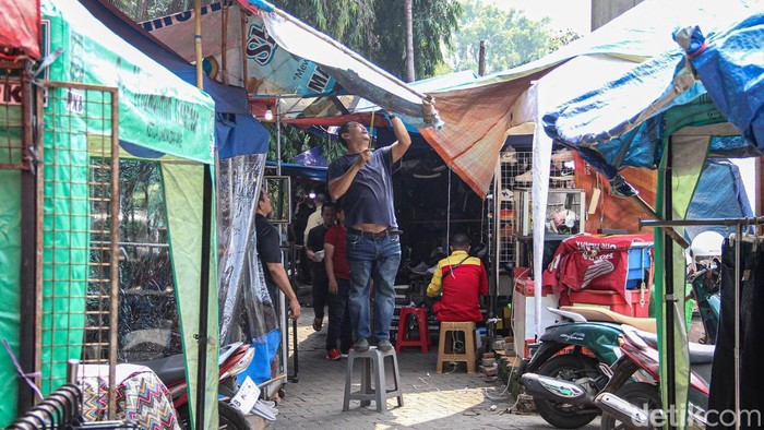 Tagih Janji, Pedagang Taman Puring Tolak Dialihfungsikan Jadi Taman Difabel Kondisi lapak pedagang di jejak kebakaran Pasar Taman Puring, Jalan Kyai Maja, Jaksel, Kamis (21/5/2026). Mereka menolak alih kegunaan jadi taman difabel.