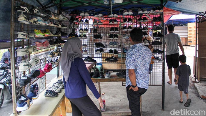 Tagih Janji, Pedagang Taman Puring Tolak Dialihfungsikan Jadi Taman Difabel Kondisi lapak pedagang di jejak kebakaran Pasar Taman Puring, Jalan Kyai Maja, Jaksel, Kamis (21/5/2026). Mereka menolak alih kegunaan jadi taman difabel.