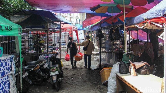 Tagih Janji, Pedagang Taman Puring Tolak Dialihfungsikan Jadi Taman Difabel Kondisi lapak pedagang di jejak kebakaran Pasar Taman Puring, Jalan Kyai Maja, Jaksel, Kamis (21/5/2026). Mereka menolak alih kegunaan jadi taman difabel.