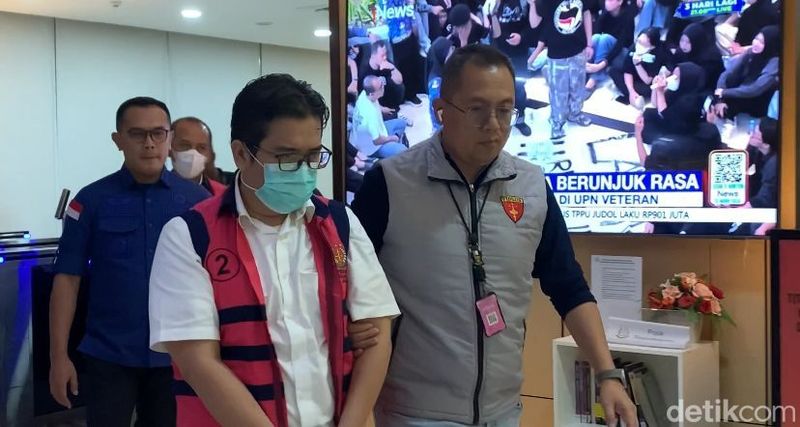 Tersangka kasus korupsi Rp 16 miliar di Kementerian PU (Mulia Budi/detikcom)