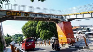 Vandalisme di JPO Taman Secawan Bikin Kumuh