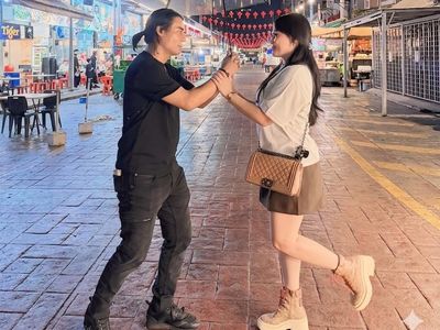Romantis! Charly Van Houten dan Regina Kulineran di Bali hinggga Kuala Lumpur