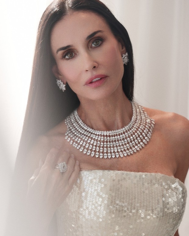 Perhiasan Demi Moore di Cannes 2026