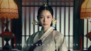 Foto: Pesona Ibu Suri Perfect Crown, Gong Seung Yeon Pernah Sepi Job