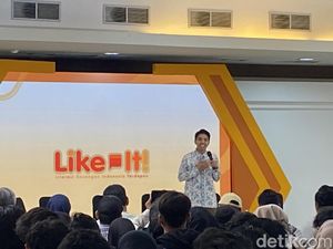 Pecah! Belajar Finansial Bareng Stand Up Arif Brata di Jogja Financial Festival