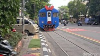 Viral Pria Tersenggol KA Batara Kresna Saat Pindahkan Boks di CFD Solo
