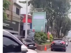 Usai Ditertibkan, Badan Jalan Merdeka Palembang Kembali Dipenuhi Mobil Parkir