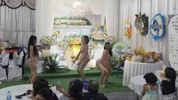 Pemakaman Viral Tuai Kontroversi, 3 Penari Seksi Joget di Depan Peti Jenazah