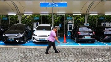 Insentif Kendaraan Listrik Segera Meluncur, Airlangga: Anggarannya Sudah Ada