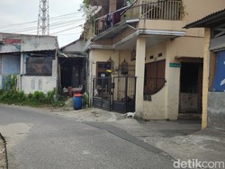 Menelusuri Jejak Pocong yang Ternyata Pengamen Cosplay di Ciputat