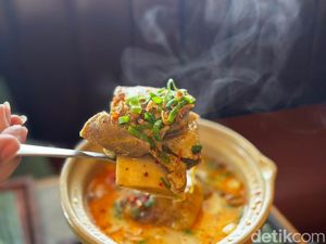 Sedap! Makan Bebek Goreng Afkir dengan Sup Iga di Resto Modern Jaksel
