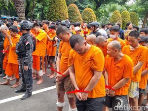 Video: 173 Orang Ditangkap Tim Pemburu Begal, Barbuk Ada Senpi Hingga LEGO