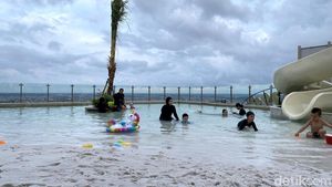 Menikmati Keindahan 28th Sky Beach Club di Trans Luxury Hotel Surabaya