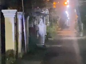 Viral Penampakan Diduga Pocong di Lamongan Bikin Geger Warga