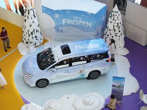 Ada Apa Nih, Kok Ada Spider-Man dan Frozen di Pameran Mobil Wuling?