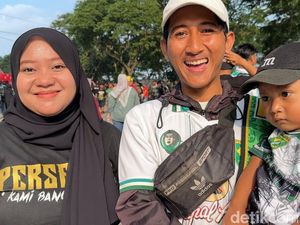 Ribuan Bonek Padati Stadion GBT Saksikan Persebaya Vs Persik