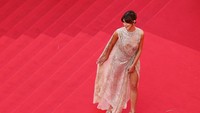 Foto: Gaya Artis Langgar Aturan Berbusana Cannes Film Festival 2026