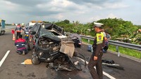 Mobil Ditumpangi Anggota DPR RI Kecelakaan di Tol Paspro, 2 Orang Tewas