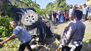 Video Kecelakaan Maut KA Vs Pajero di Tebing Tinggi, Lansia Tewas