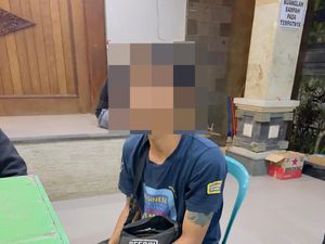 Pecalang Tangkap Pria Buang Sampah Sembarangan di Tabanan
