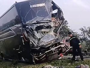 Bus Hantam Truk di Tol Cipali, Satu Penumpang Tewas