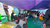 Pemudik di Pelabuhan Parepare Membeludak, Penumpang Pasang Tenda di Dek Kapal