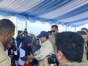 Canda Prabowo ke Zulhas Usai Salah Sebut Nama Desa: Perlu Direshuffle Nggak?