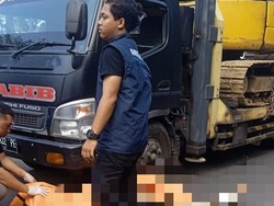 Pemotor CBR Tewas Terlindas Truk di Jalan Ahmad Yani Sidoarjo