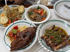 Empuk Lumer Sate Sapi Cabe Ijo Klathak yang Baru di Bandung!