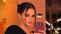 Penampilan Selena Gomez Dipuji Makin Cantik