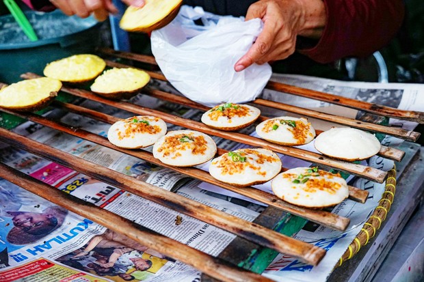 Serabi, makanan Indonesia yang masuk daftar pancake terbaik dunia/Foto: Pexels.com/JENNI AGUSTINA Serabi menjadi salah satu makanan Indonesia yang masuk daftar Top 100 Pancakes in the World versi TasteAtlas. Jajanan tradisional ini terkenal dengan teksturnya yang lembut serta pilihan rasa manis dan gurih yang beragam.