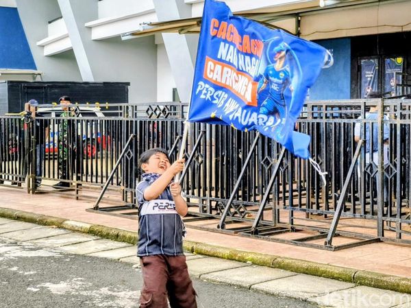 Antusiasme Bobotoh Sambut Laga Pamungkas Persib Bandung