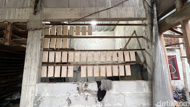 Tempat Usaha Produksi Tempe Junaedi, Nasabah KUR BRI