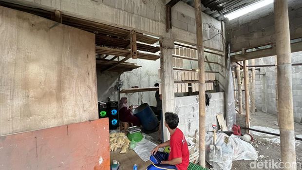 Tempat Usaha Produksi Tempe Junaedi, Nasabah KUR BRI