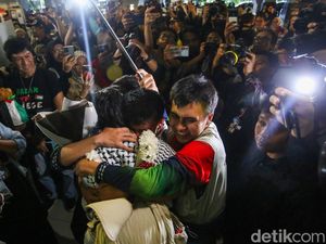 Video 9 WNI Relawan Global Sumud Flotilla yang Ditangkap Israel Tiba di RI
