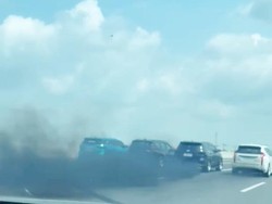 Astaga! 4 Pengemudi SUV Kebut-kebutan di Tol Jombang demi Konten