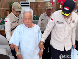 Video Aksi Sigap Petugas Haji Antar Jemaah yang Kehilangan Kartu Nusuk