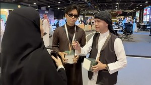 Selebgram Alwi Fahry dan Alwan Naik Haji Diundang Kerajaan Saudi