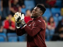 Onana Balik ke MU dengan Trofi