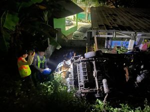Angkot Tertabrak KA Barang di Gunung Putri Bogor, Sopir Tewas