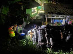 Angkot Tertabrak KA Barang di Gunung Putri Bogor, Sopir Tewas