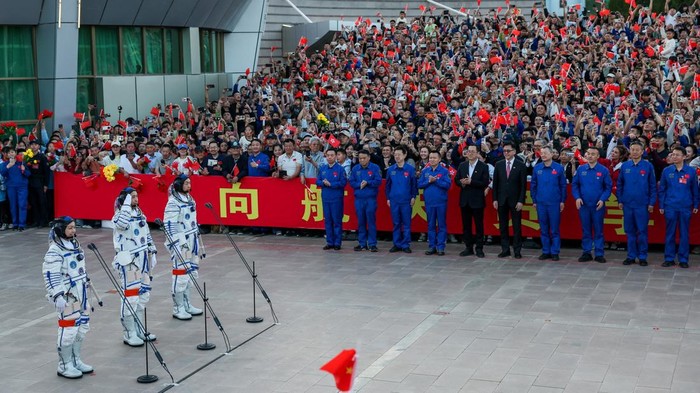 Upacara pelepasan misi Shenzhou-23 di Jiuquan, Gansu