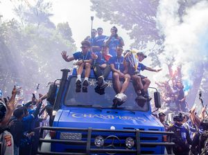 Video Lautan Bobotoh Sambut Arak-arakan Juara Persib