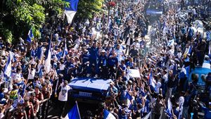 Bandung Membiru, Bobotoh Rayakan Juara Persib dengan Konvoi Besar