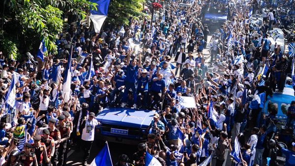 Bandung Membiru, Bobotoh Rayakan Juara Persib dengan Konvoi Besar