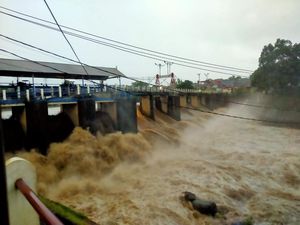 Puncak Bogor Hujan Deras, Bendung Katulampa Siaga 3